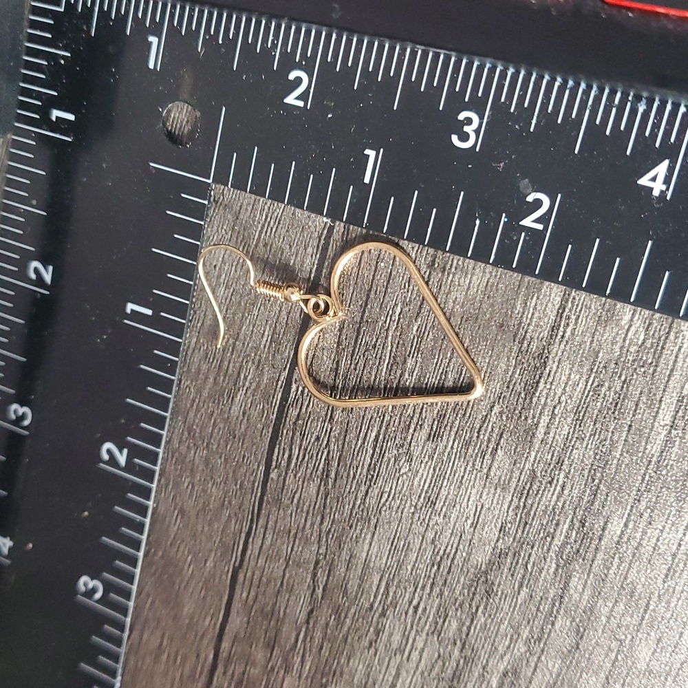 Elegant Gold Tone Openwork Heart Earrings E913 - Picture 3 of 3
